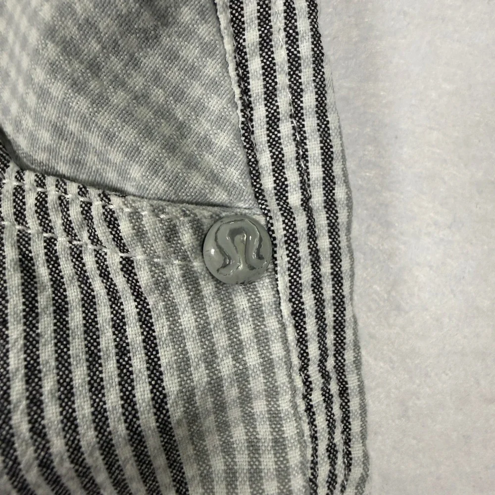 Lululemon Kahuna Plaid Shorts Mens 33 Grey White Striped Technical Casual 8.5in